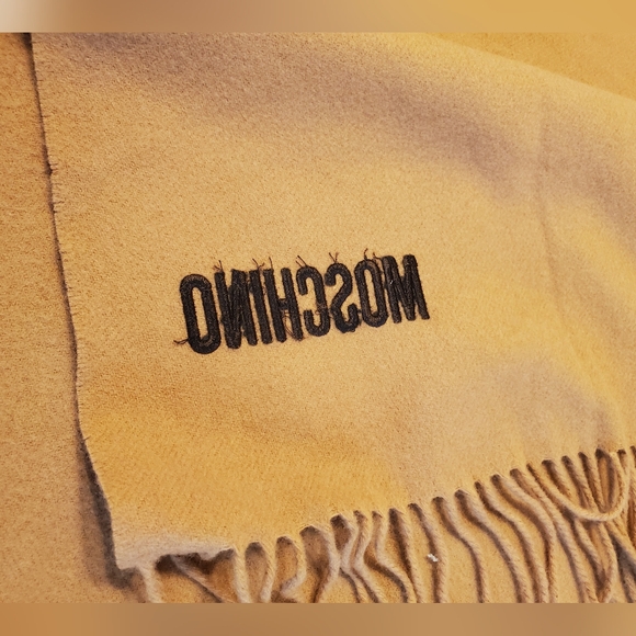 Moschino Tan/ Brown 100% Pura Lama/ Lamb’s Wool Scarf with fringe - Picture 6 of 9